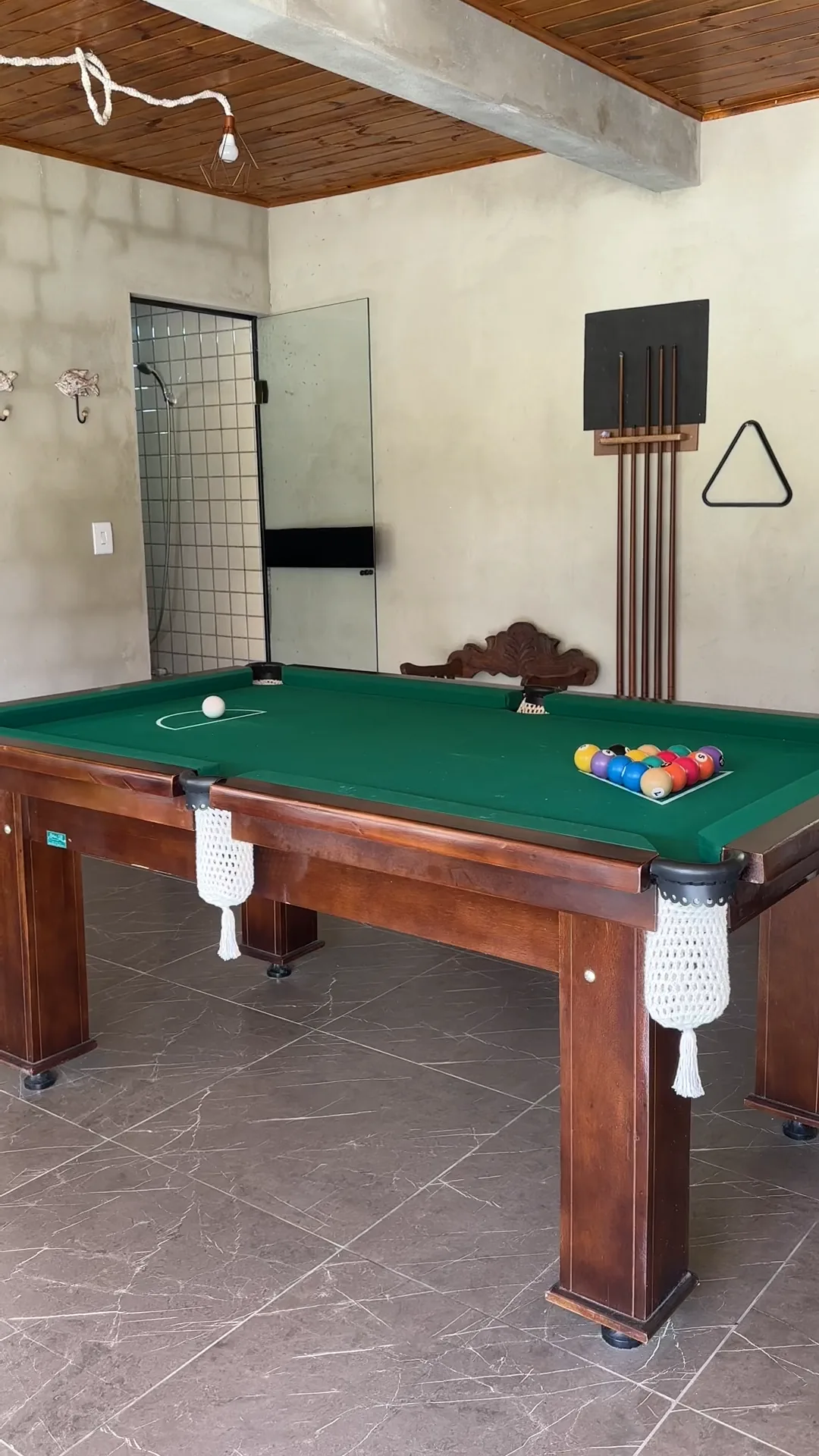 Mesa de sinuca da área comum