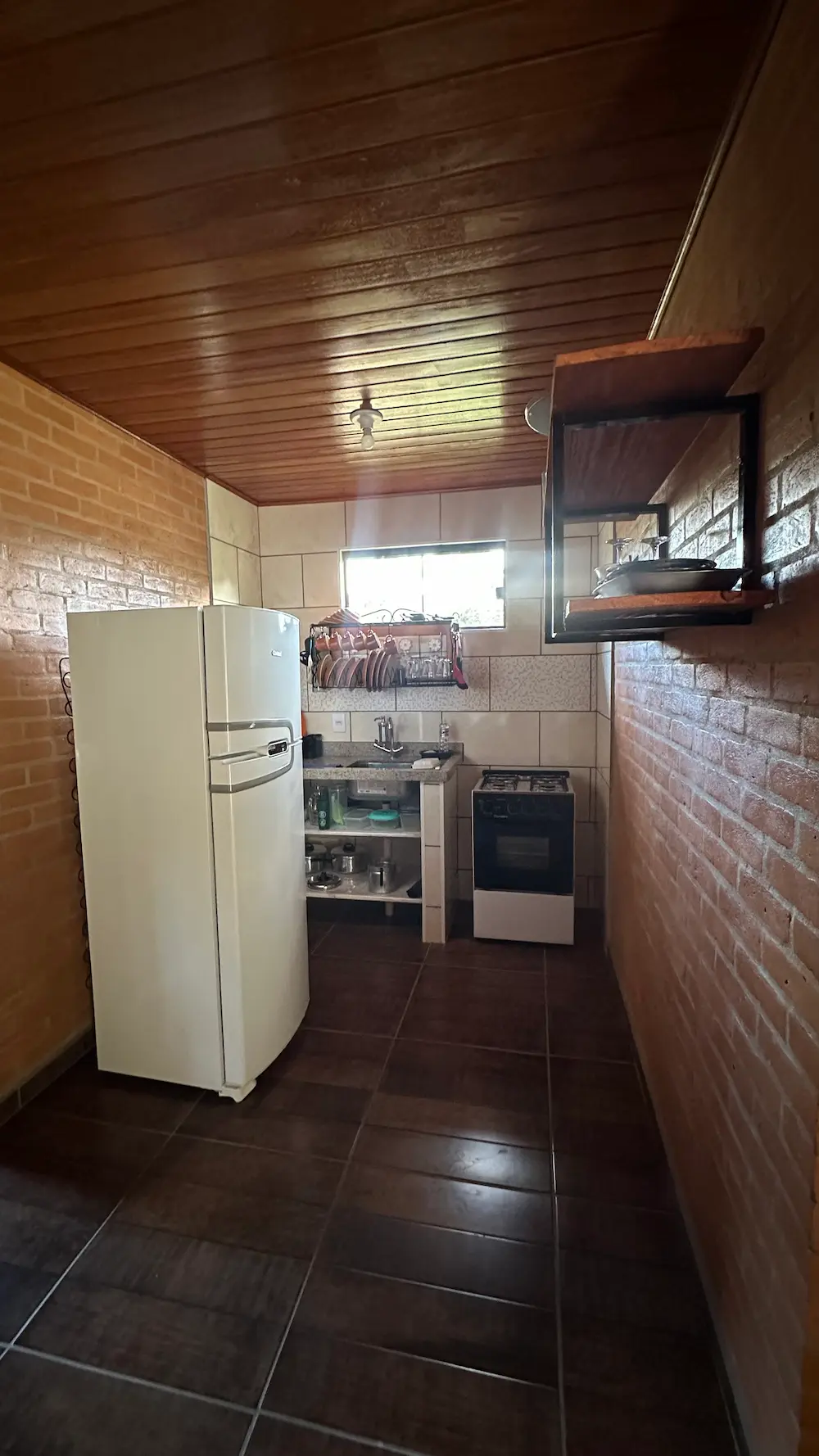 Cozinha equipada do Chalé Demais da Conta