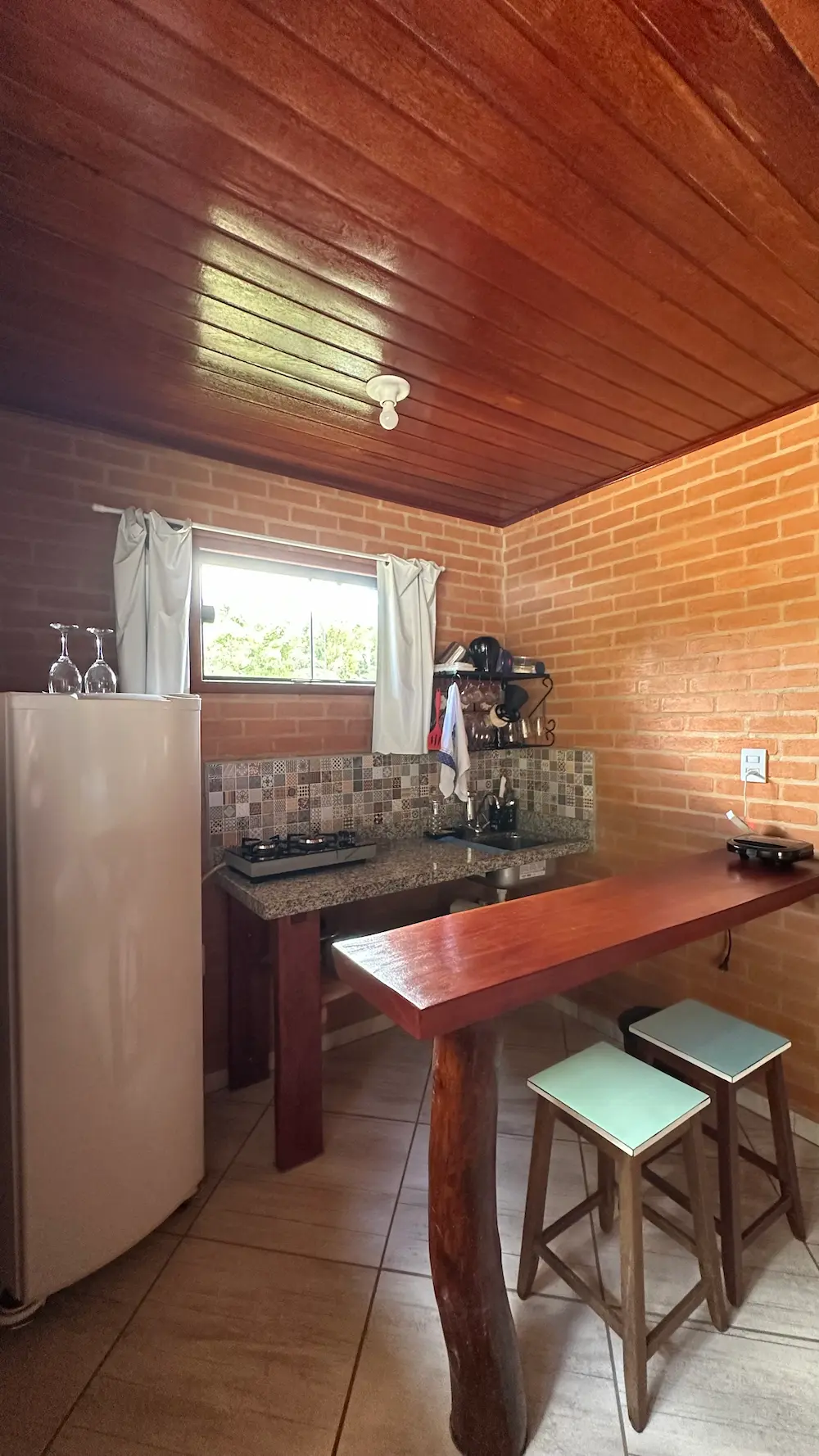 Cozinha equipada do Chalé Uai Sô